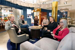 Rådgivarna Marie-Louise Svensson, Emilie Huuva, Yvonne Folkesson, Marie Mohs, Liselotte Kämpe och Annelie Ahlberg från Häradssparbanken ser fram emot att möta kunderna i Oskarshamn på deras hemmaplan.