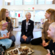 Nathalie Andersson i samtal med Ulrika Mellblom, verksamhetschef på förskolan och Elin ­Bergstrand, koordinator på Nova.